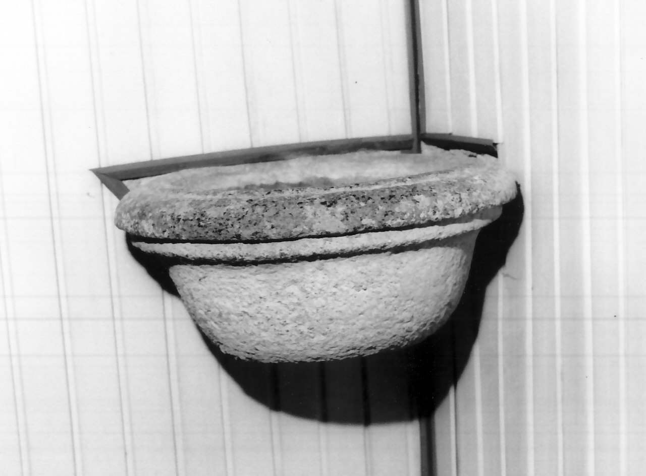 acquasantiera, opera isolata - bottega calabrese (fine/inizio secc. XIX/ XX)