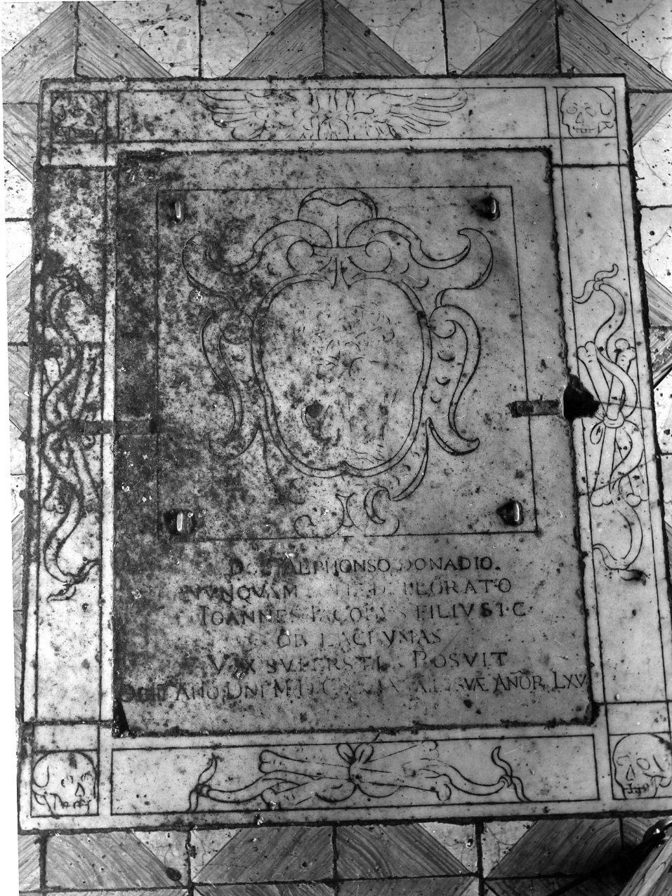 lastra tombale - bottega napoletana (sec. XVII)