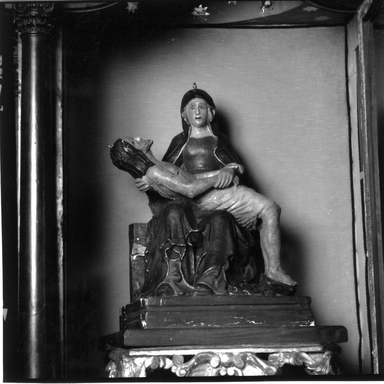 pietà (statuetta) - bottega campana (ultimo quarto sec. XV)