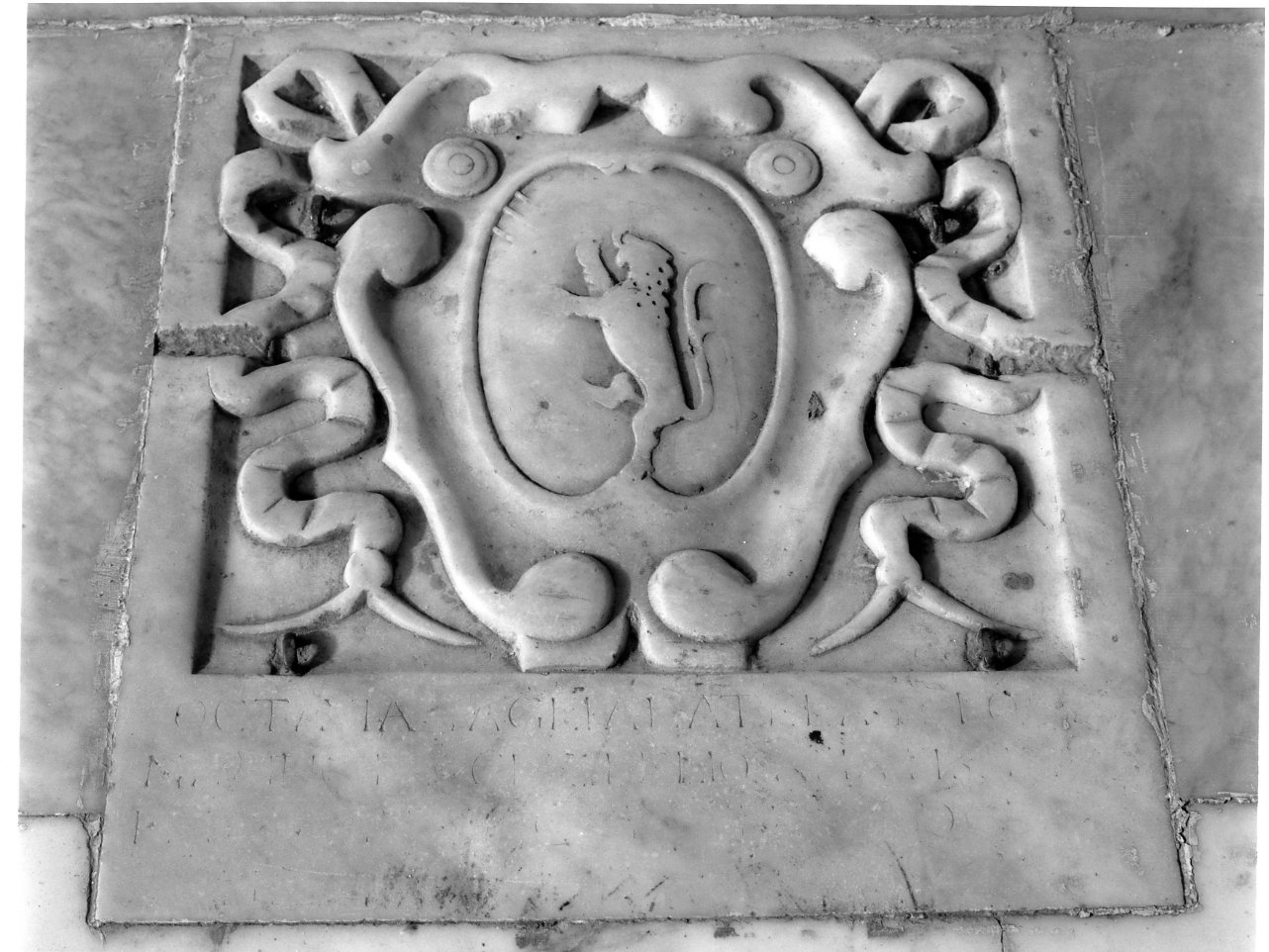 lastra tombale - bottega napoletana (prima metà sec. XVII)