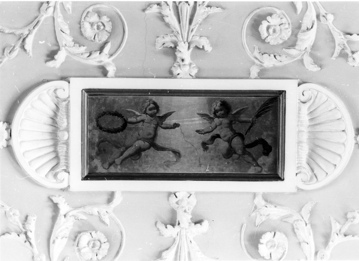 angeli con i simboli della passione (decorazione pittorica) - bottega napoletana (prima metà sec. XVIII)