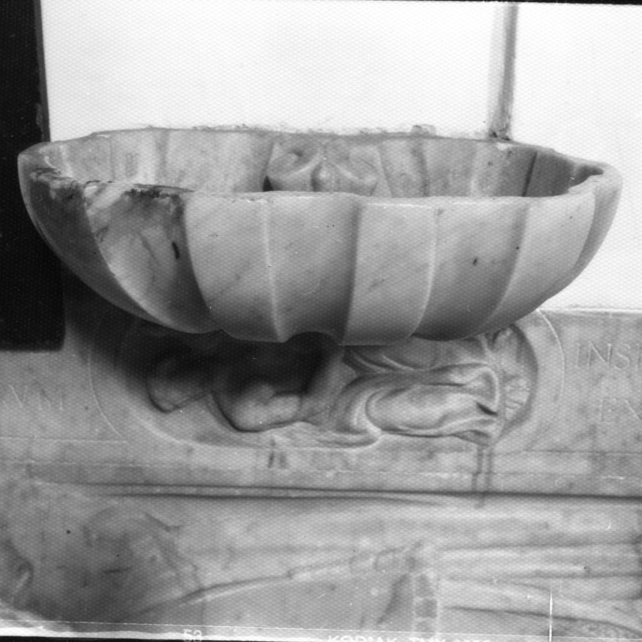 acquasantiera - a conchiglia - bottega napoletana (prima metà sec. XVII)