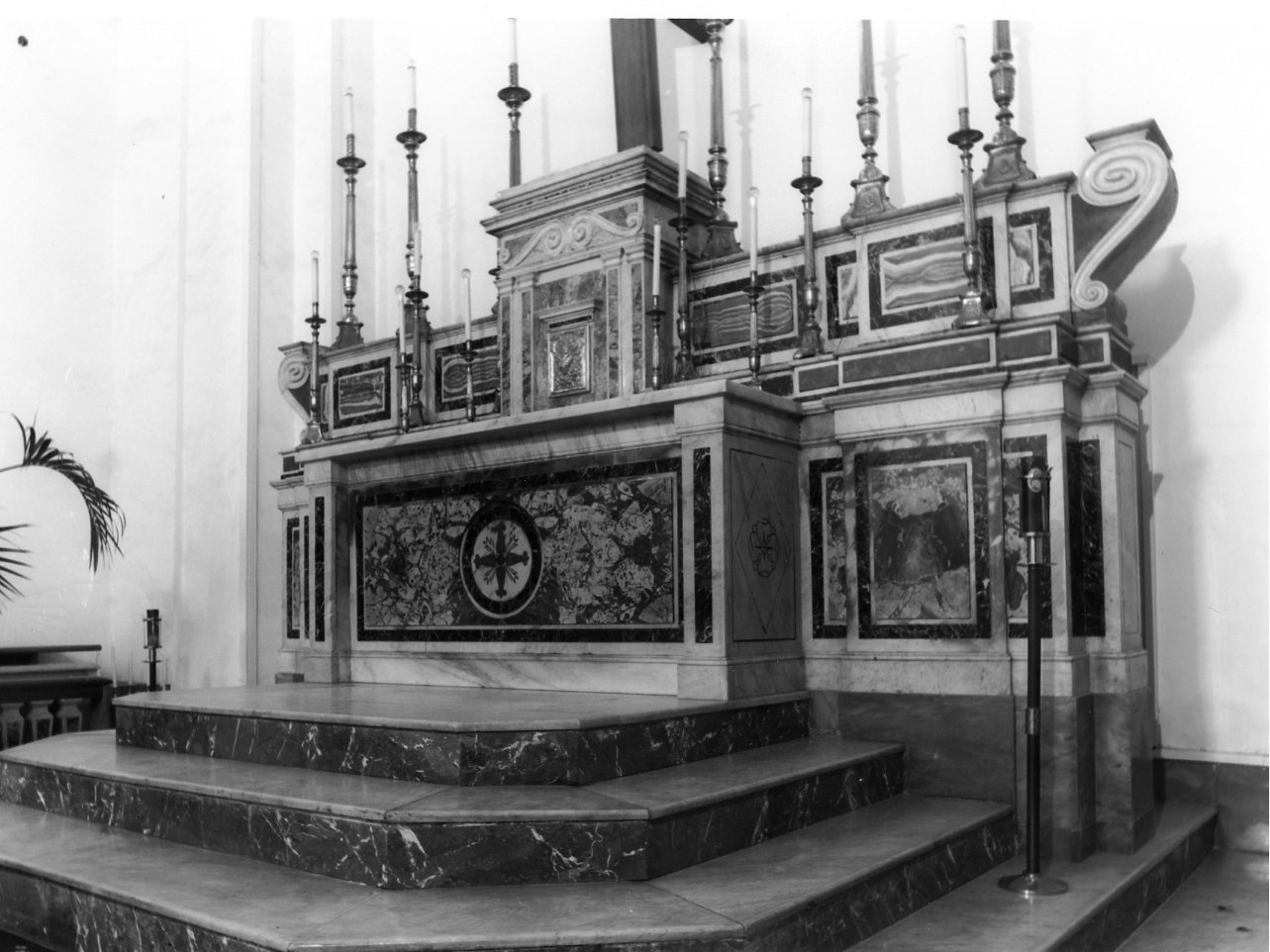 altare maggiore - bottega napoletana (prima metà sec. XX)