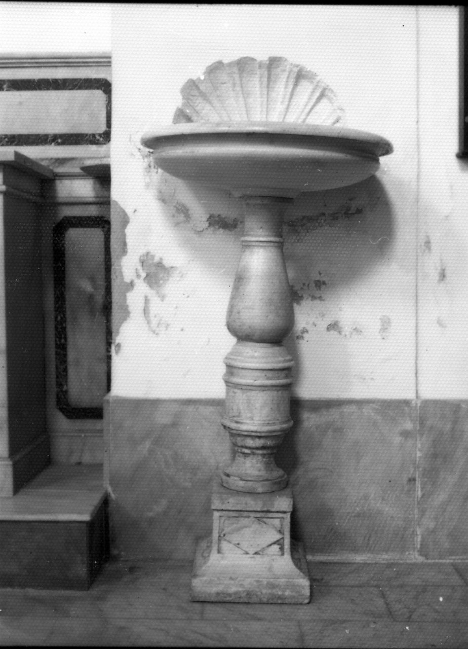 acquasantiera - a fusto - bottega napoletana (prima metà sec. XVI)