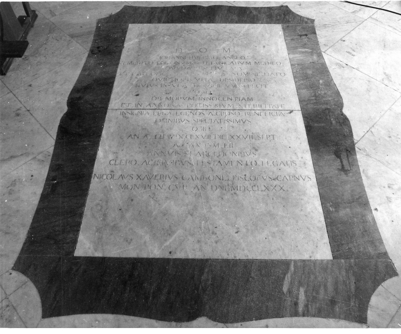 lastra tombale - bottega napoletana (sec. XVIII)