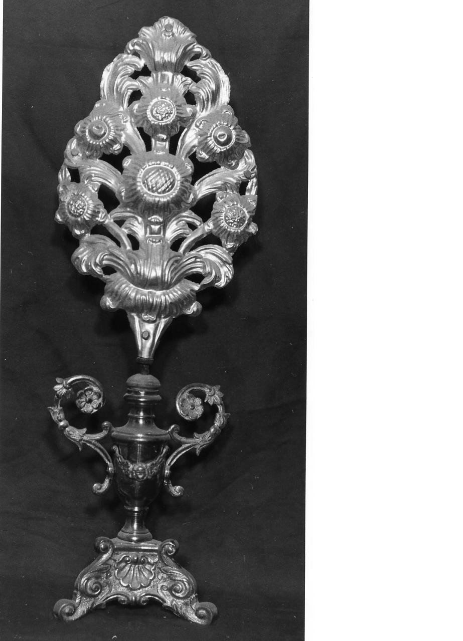 vaso d'altare con composizione floreale, serie - bottega napoletana (seconda metà sec. XVIII)