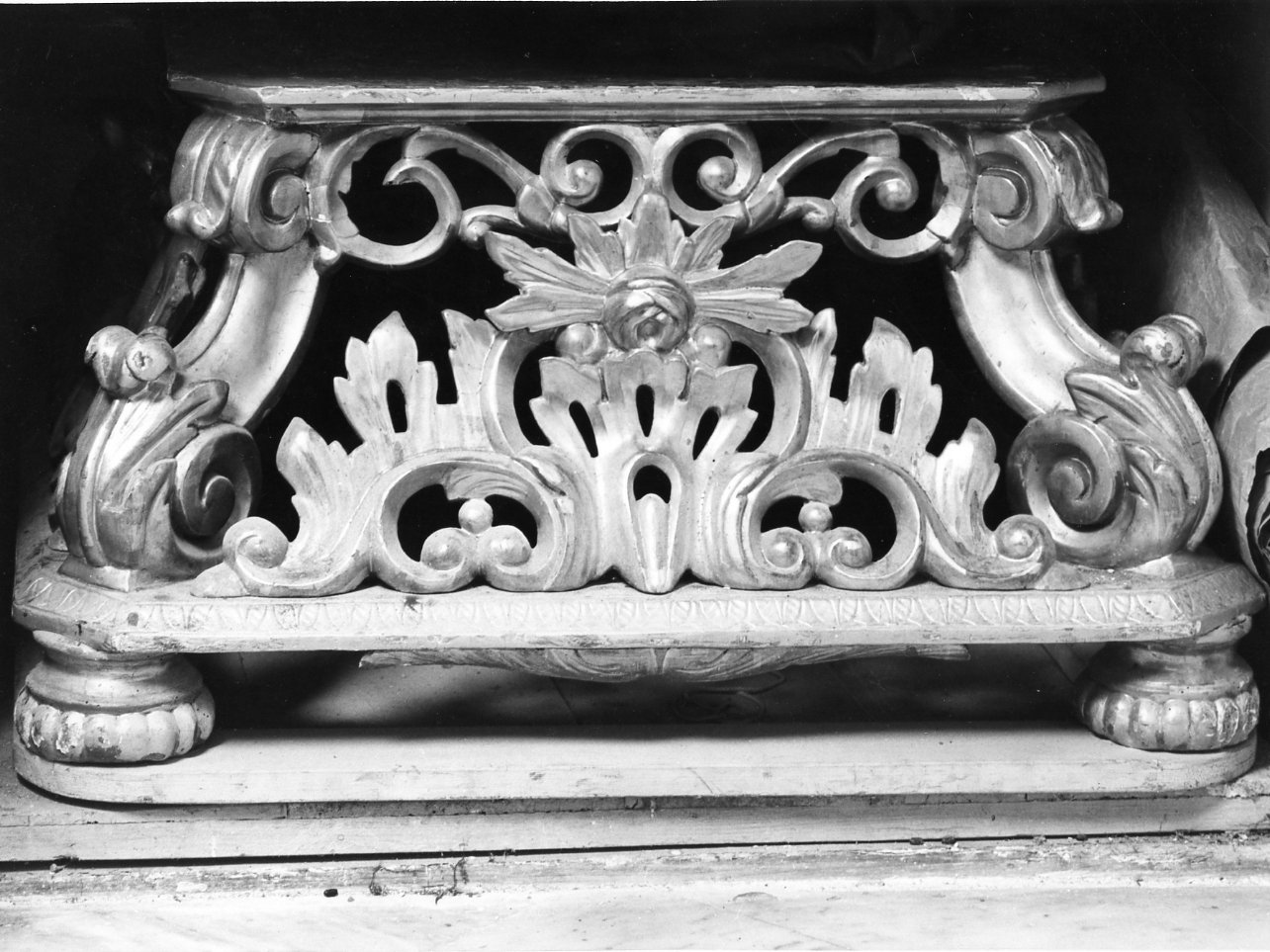 piedistallo di statua - bottega napoletana (metà sec. XIX)