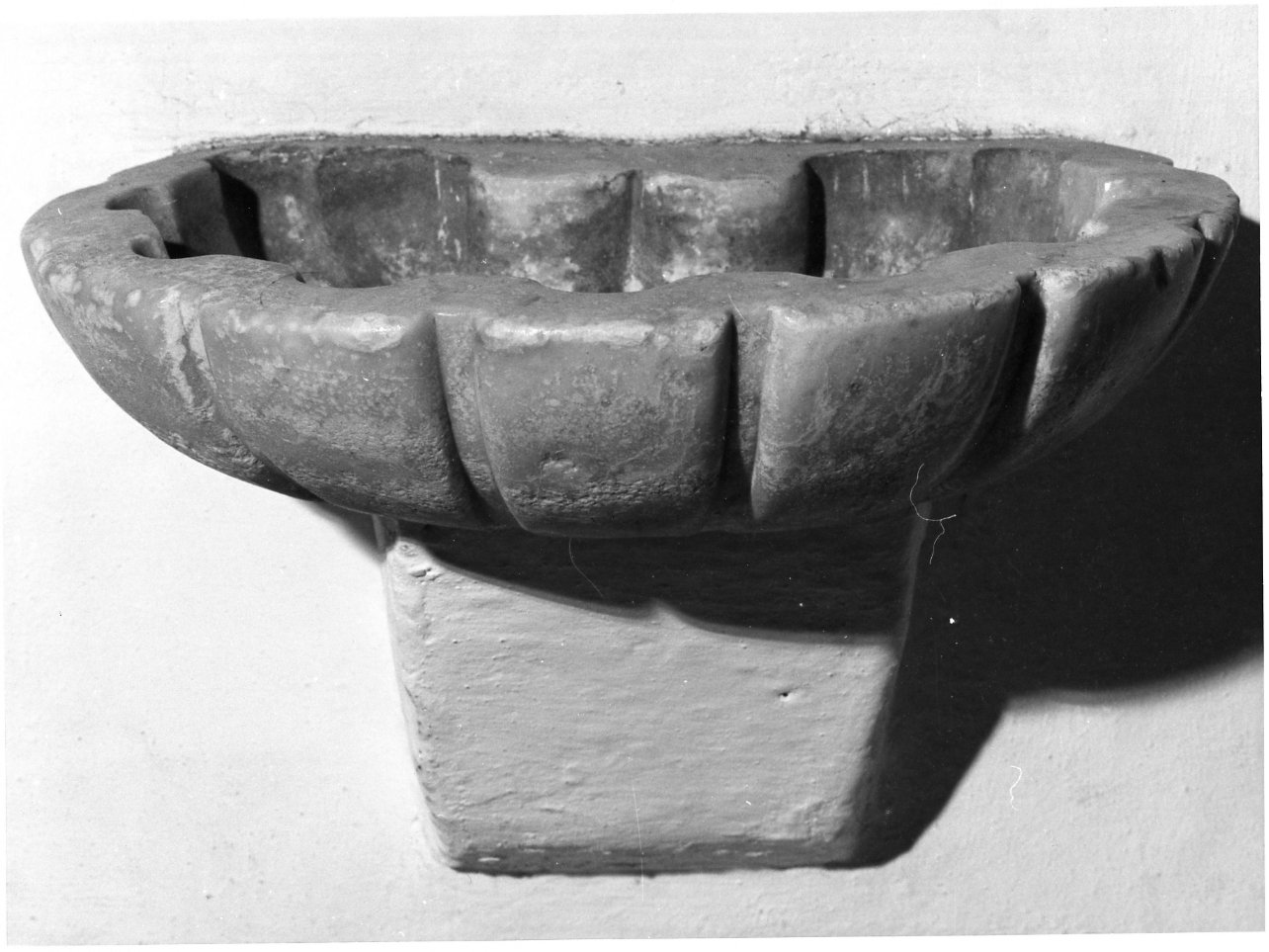 acquasantiera da parete - bottega napoletana (metà sec. XVIII)