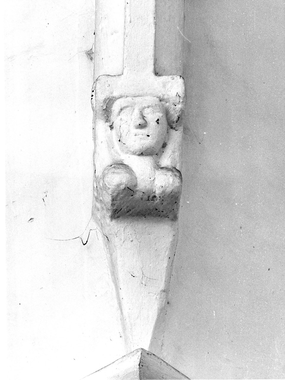 mensola, insieme - bottega napoletana (fine sec. XIV)