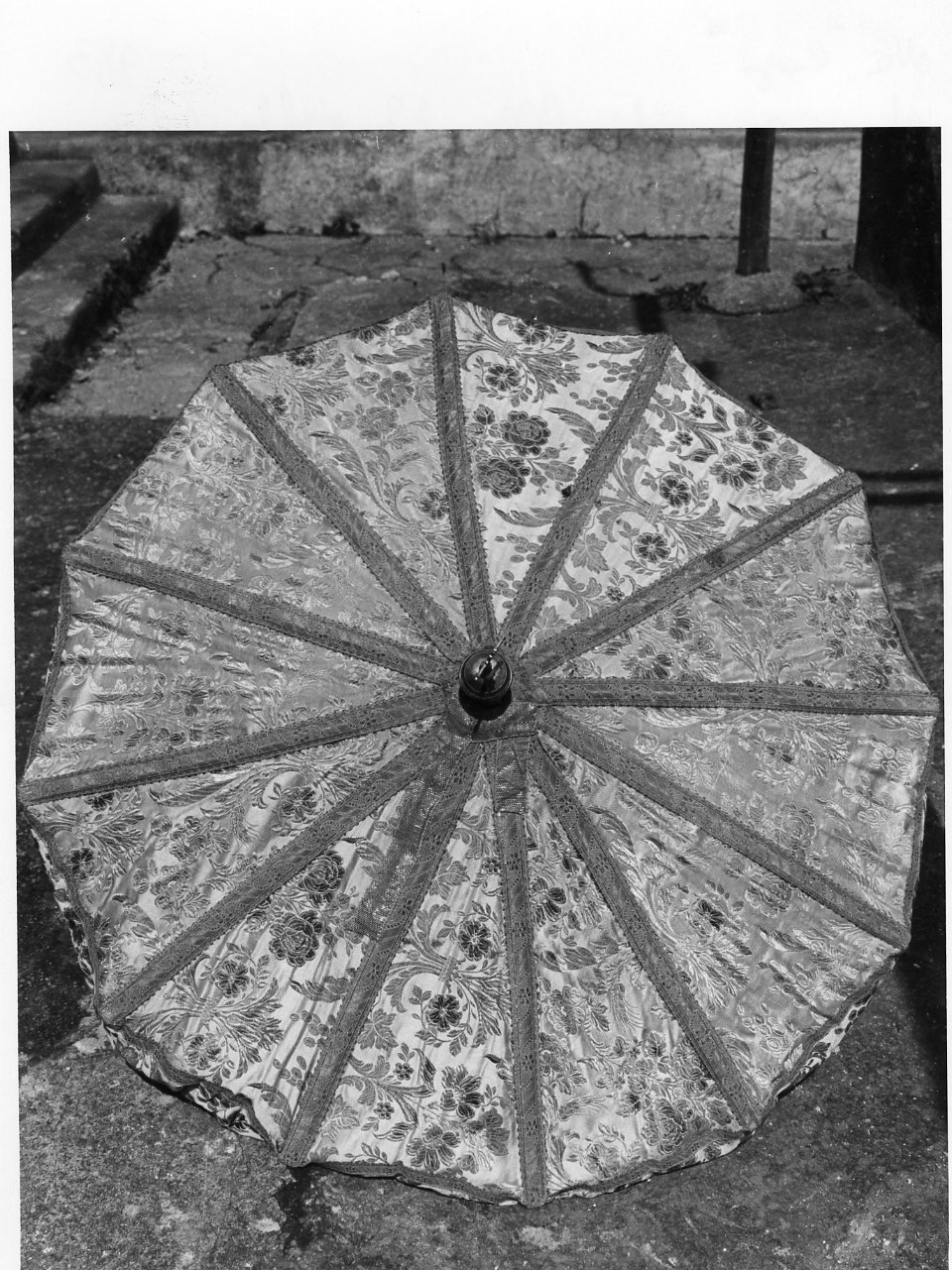 ombrellino processionale - manifattura napoletana (metà sec. XIX)