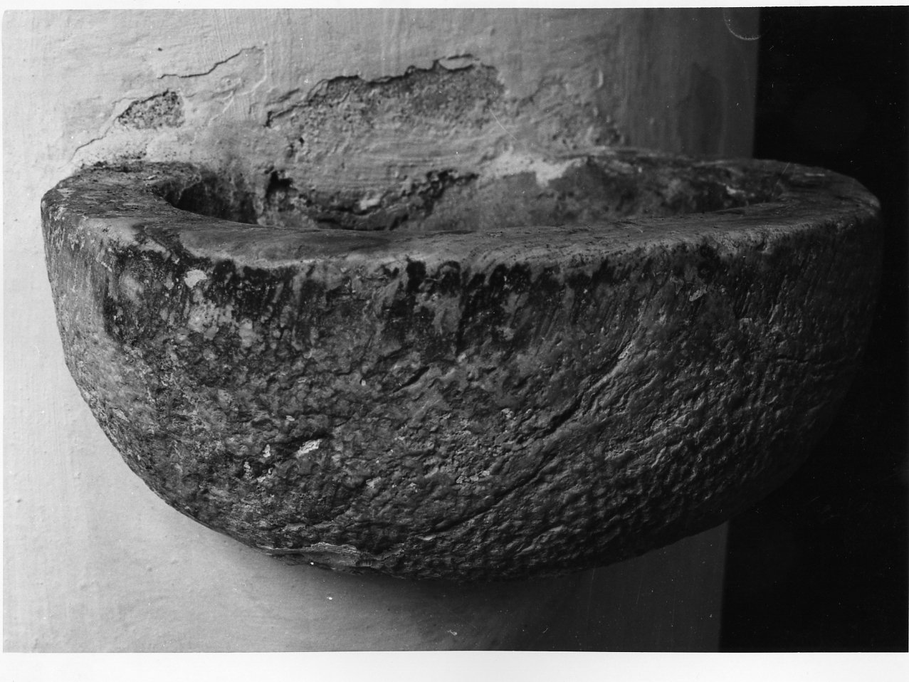 acquasantiera da parete - bottega napoletana (seconda metà sec. XVIII)