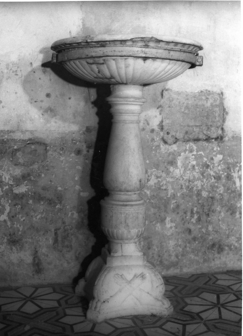 acquasantiera - a fusto - bottega napoletana (metà sec. XVI)