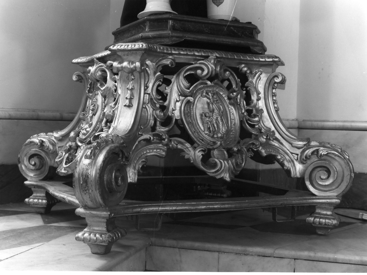 piedistallo di statua - bottega napoletana (metà sec. XIX)