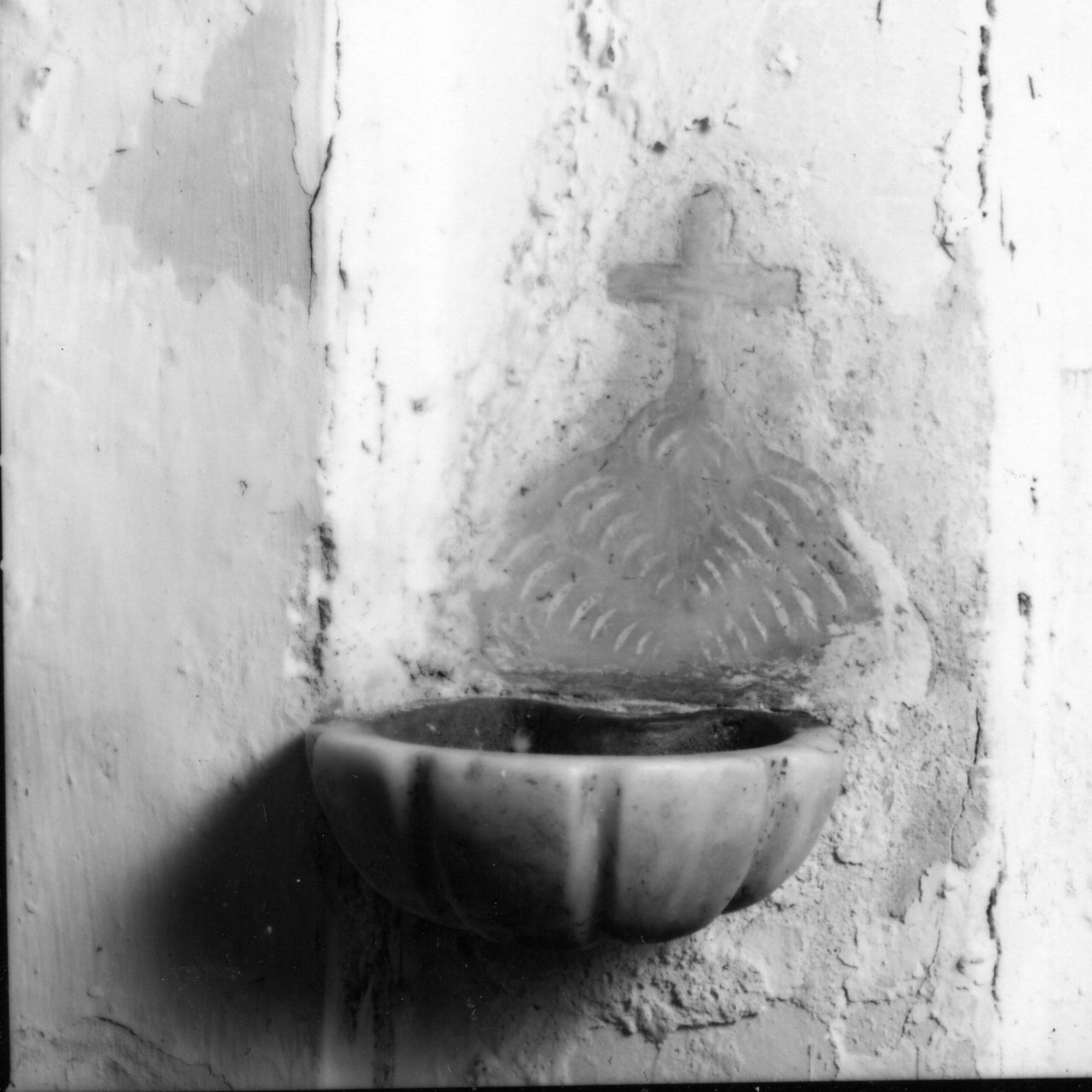 acquasantiera da parete - bottega napoletana (seconda metà sec. XIX)