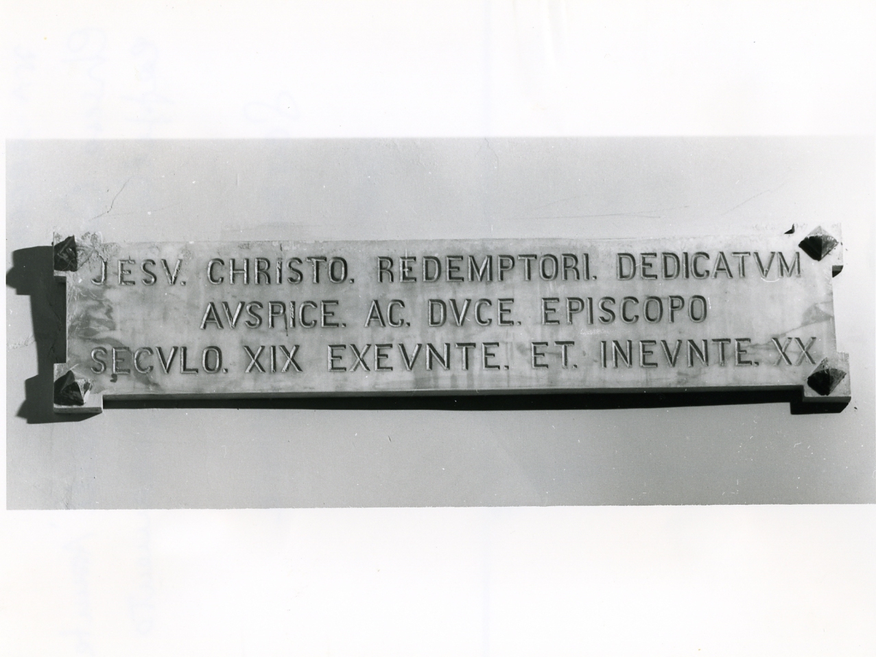 lapide celebrativa - bottega campana (sec. XX)