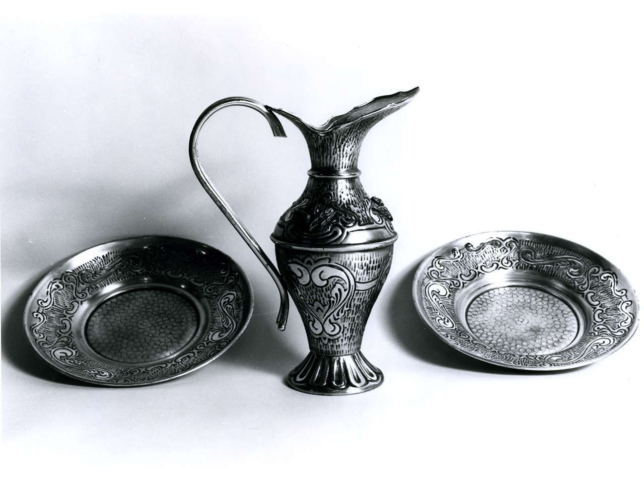 piatto, serie - bottega napoletana (prima metà sec. XX)