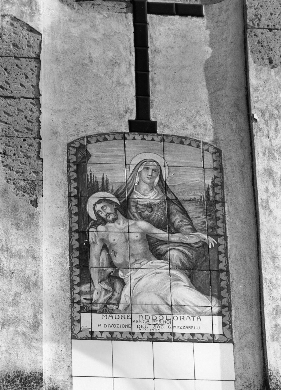 pietà (decorazione a smalto) di Campagna Gennaro (sec. XX)