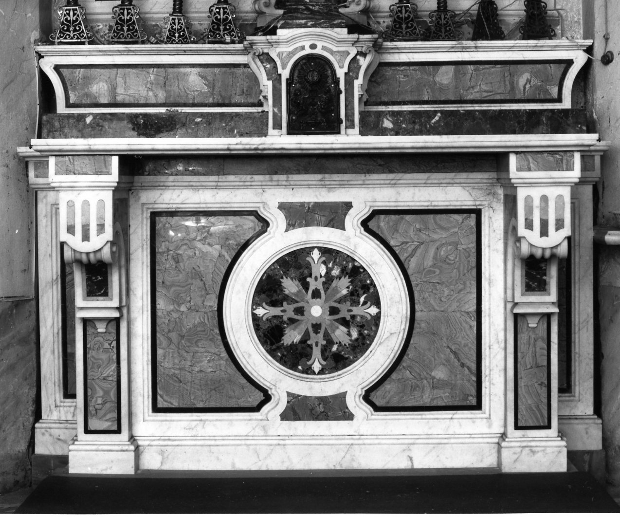 altare maggiore - bottega campana (prima metà sec. XIX)