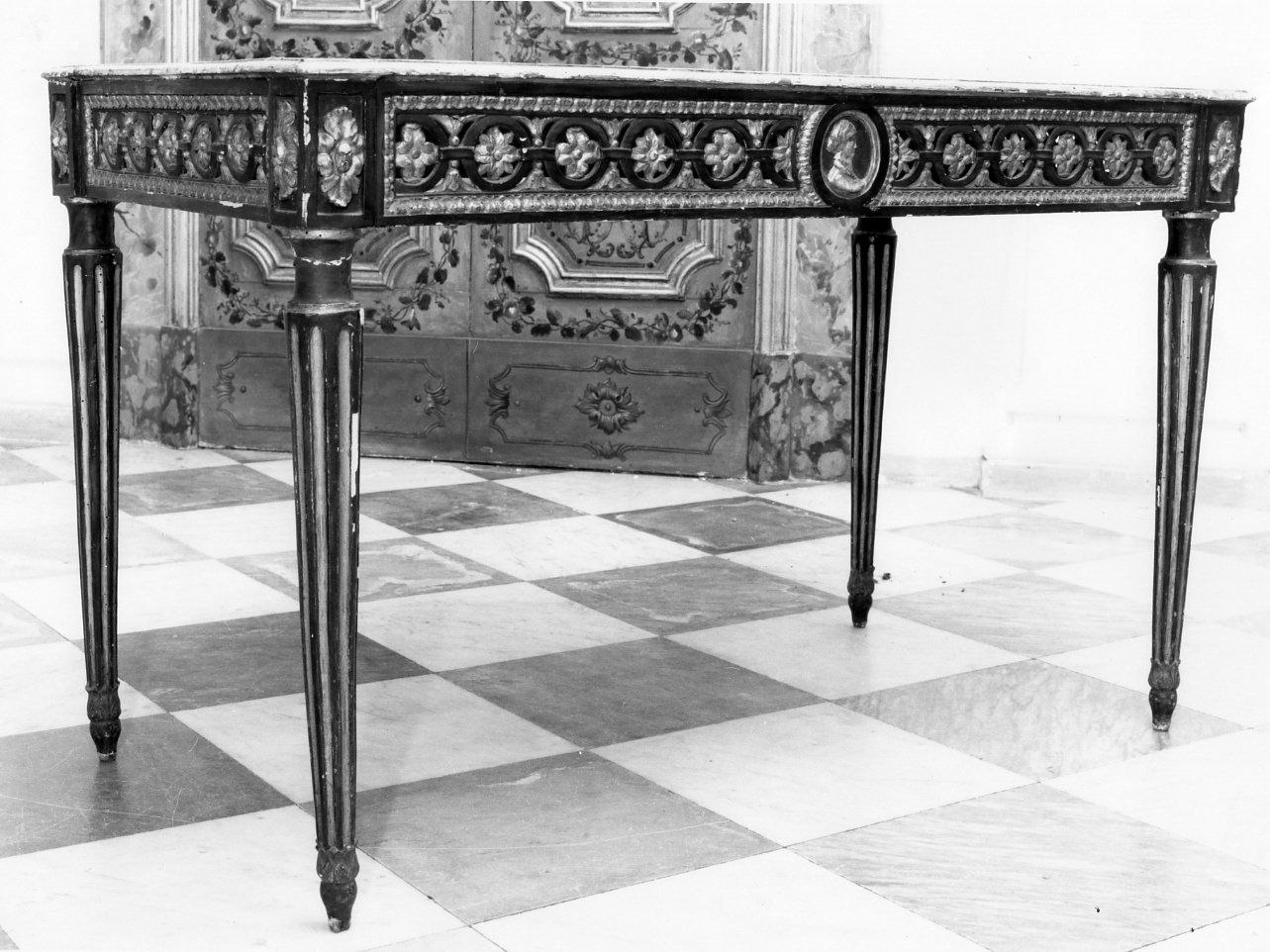 tavolo, serie - bottega campana (prima metà sec. XIX)