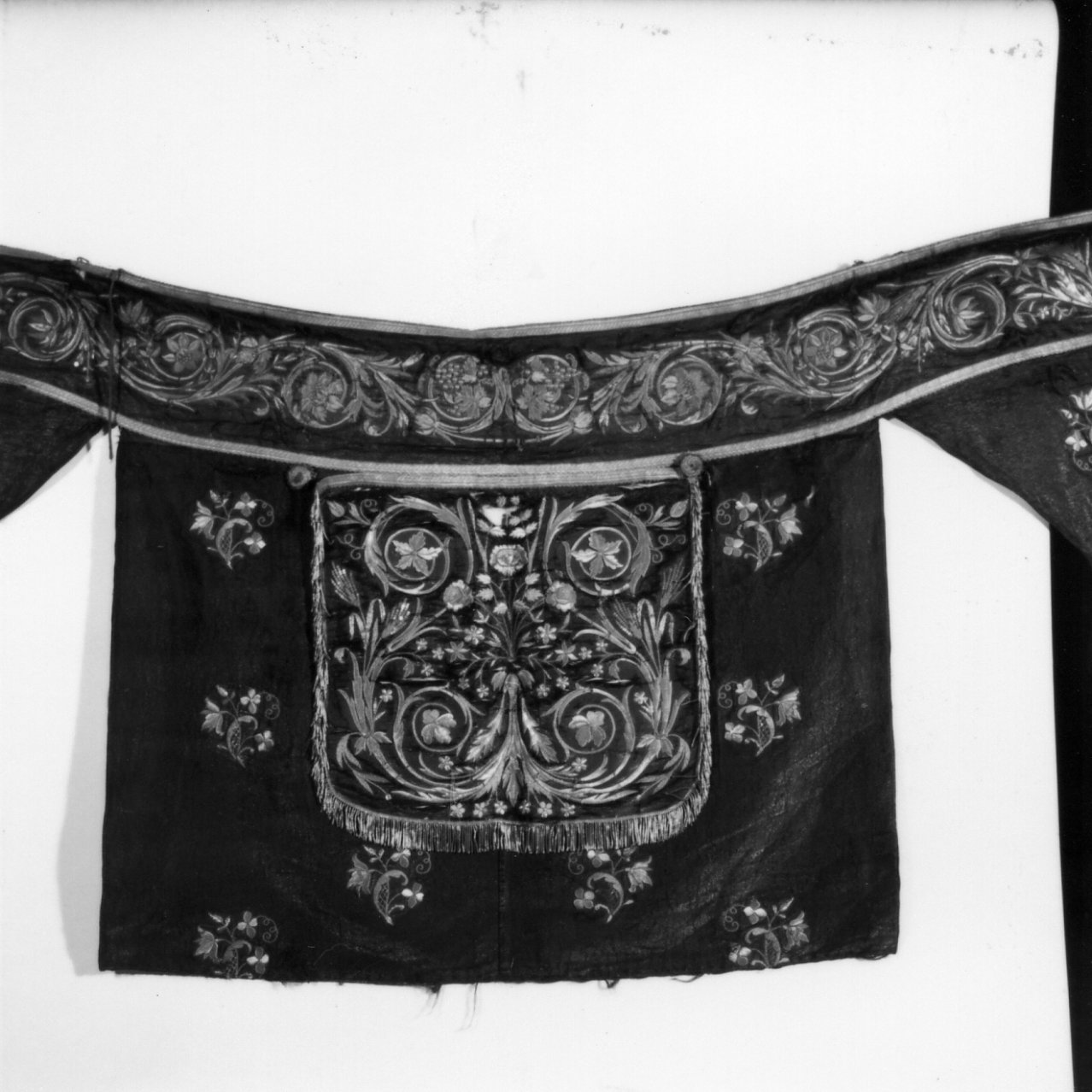 conopeo di tabernacolo - manifattura napoletana (seconda metà sec. XIX)