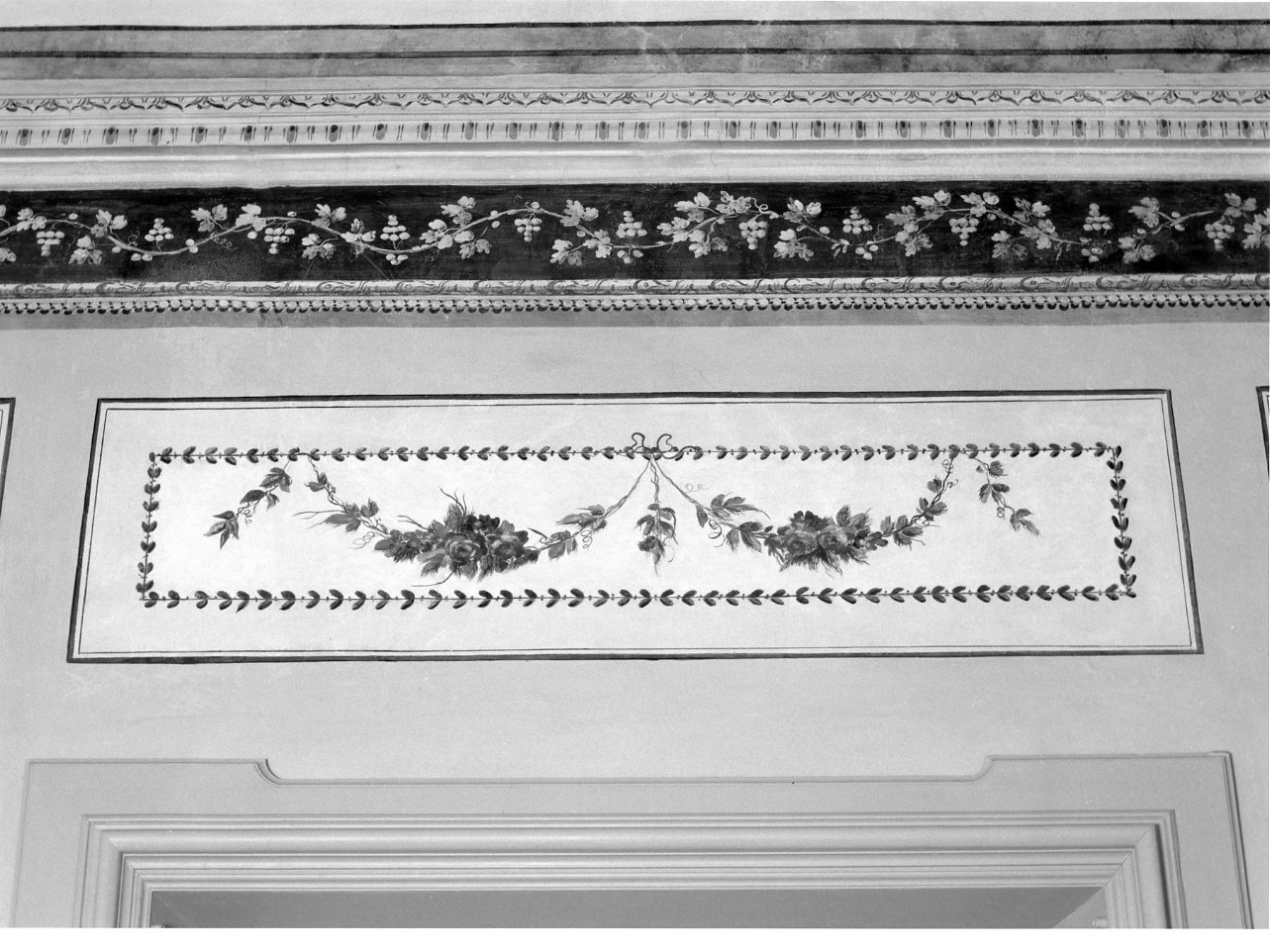 motivi decorativi floreali (decorazione pittorica) - ambito napoletano (metà sec. XVIII)