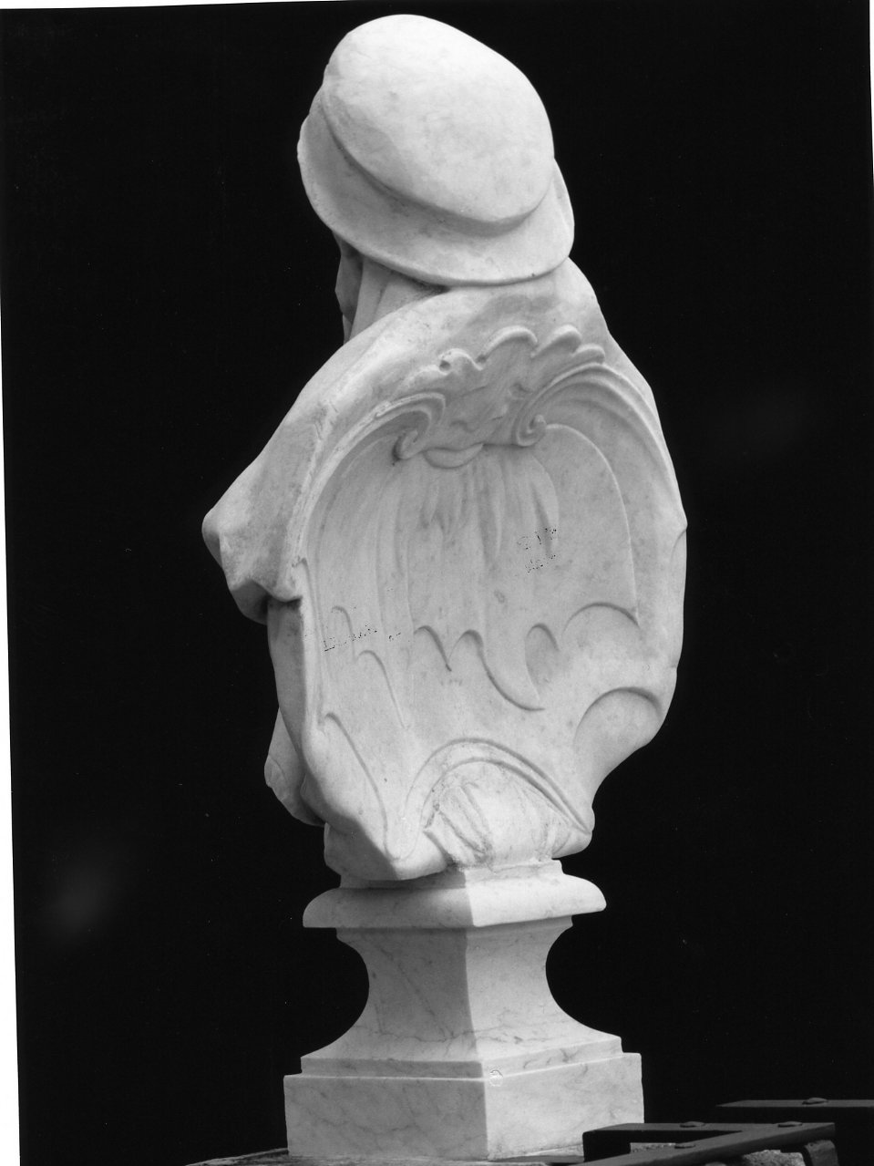 allegoria dell'inverno (scultura) - bottega napoletana (metà sec. XVIII)