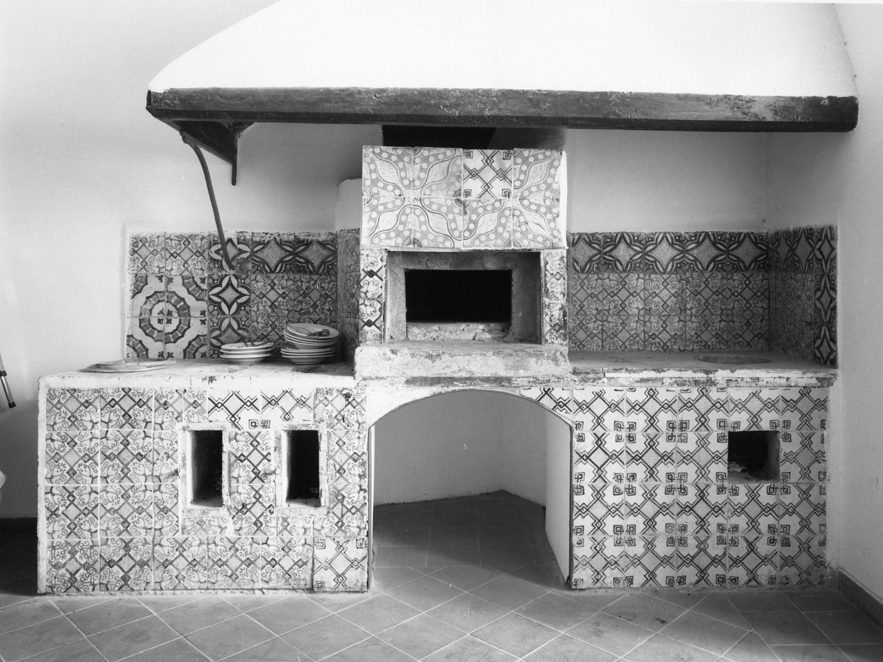 motivi decorativi geometrici (forno) - bottega napoletana (metà sec. XIX)