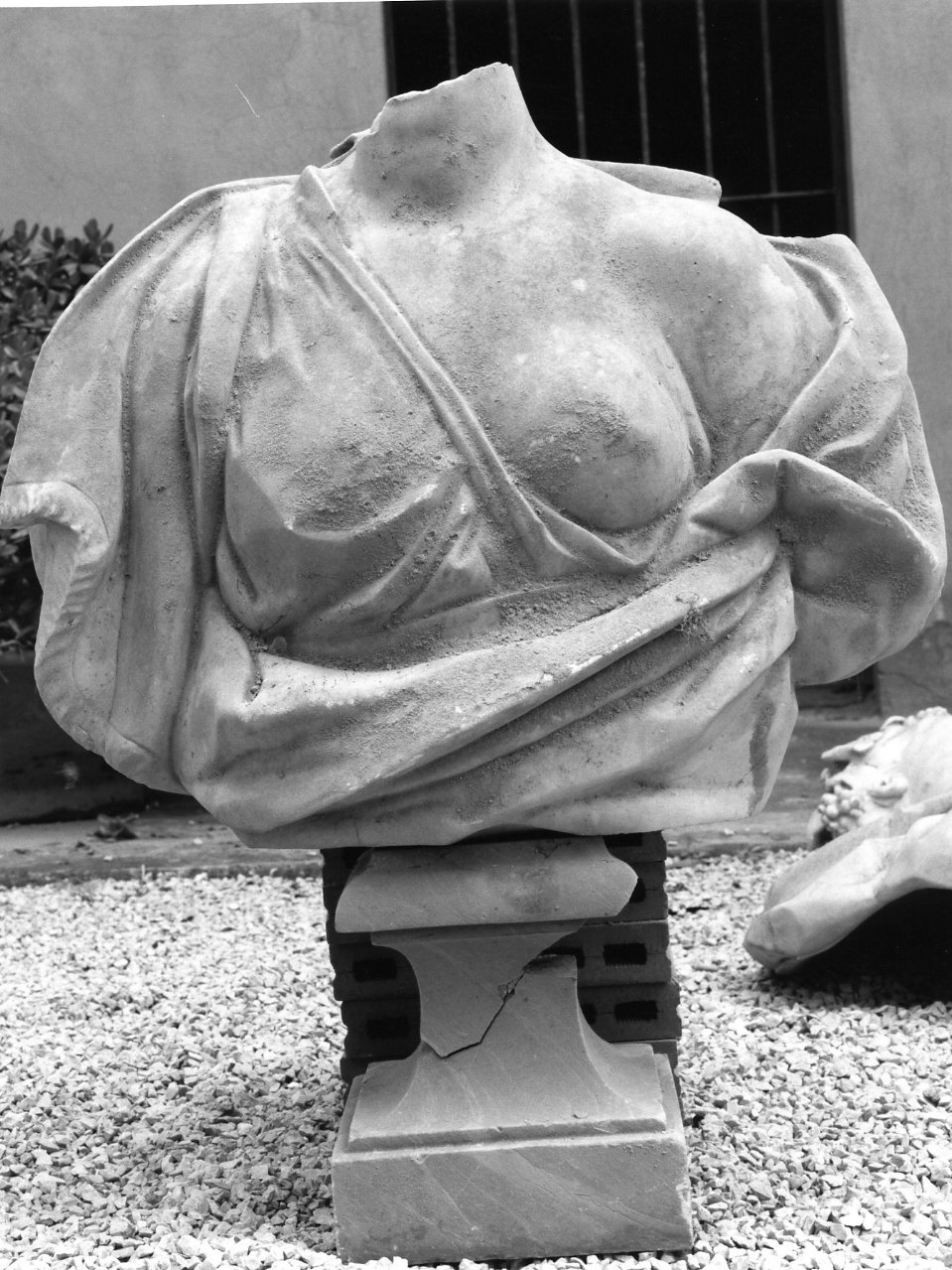 figura femminile (scultura) - bottega napoletana (metà sec. XVIII)