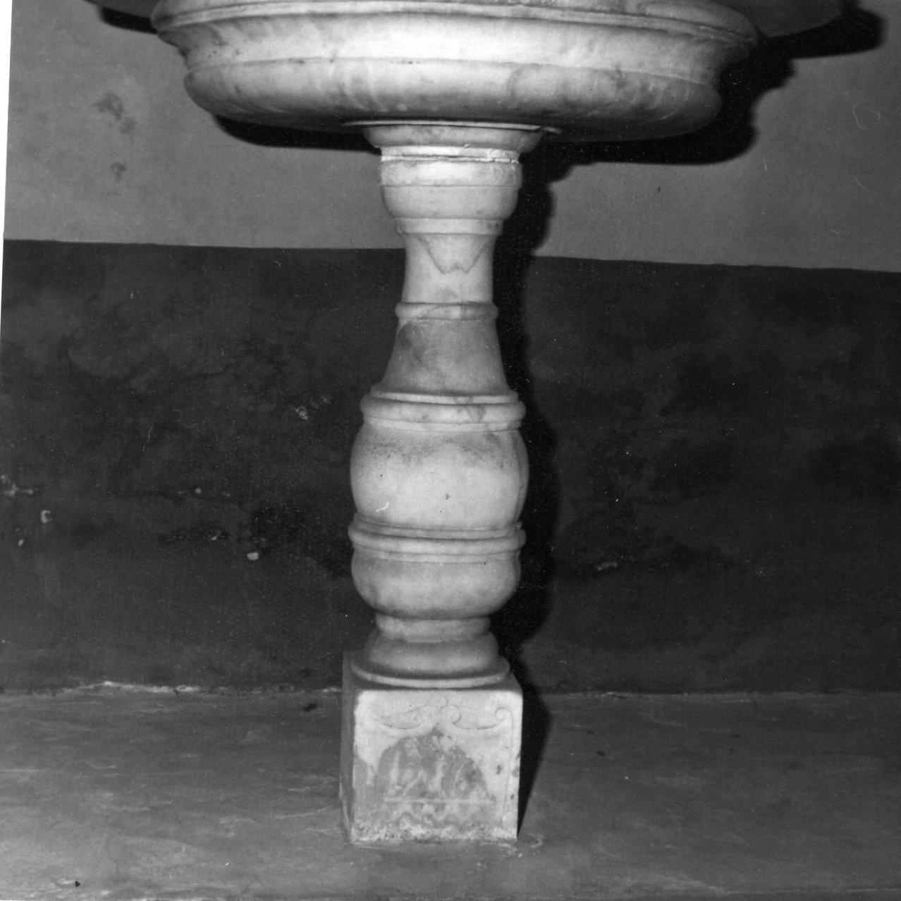 fonte battesimale - bottega napoletana (metà sec. XVI)