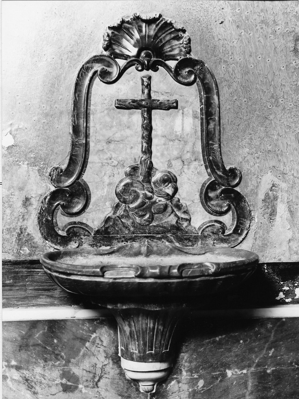 acquasantiera da parete, serie - bottega campana (inizio sec. XIX)