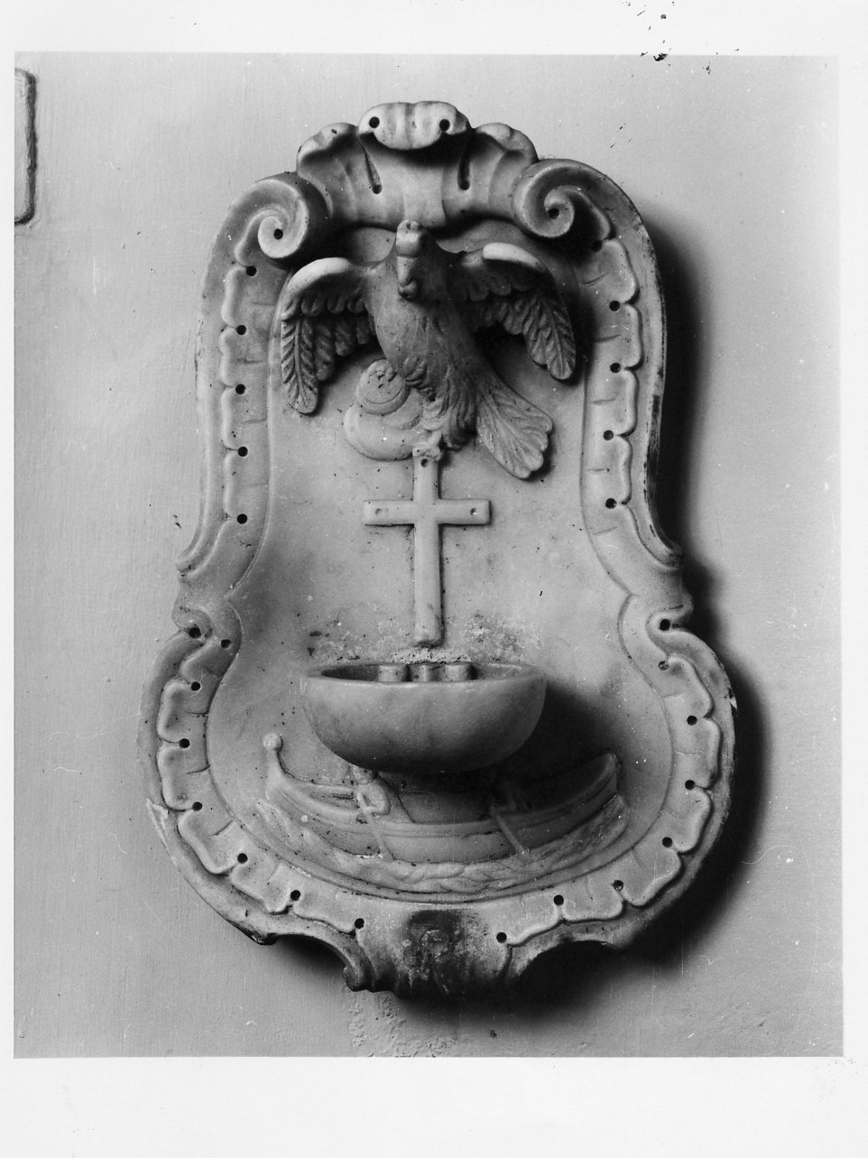 acquasantiera - a conchiglia - bottega napoletana (metà sec. XIX)