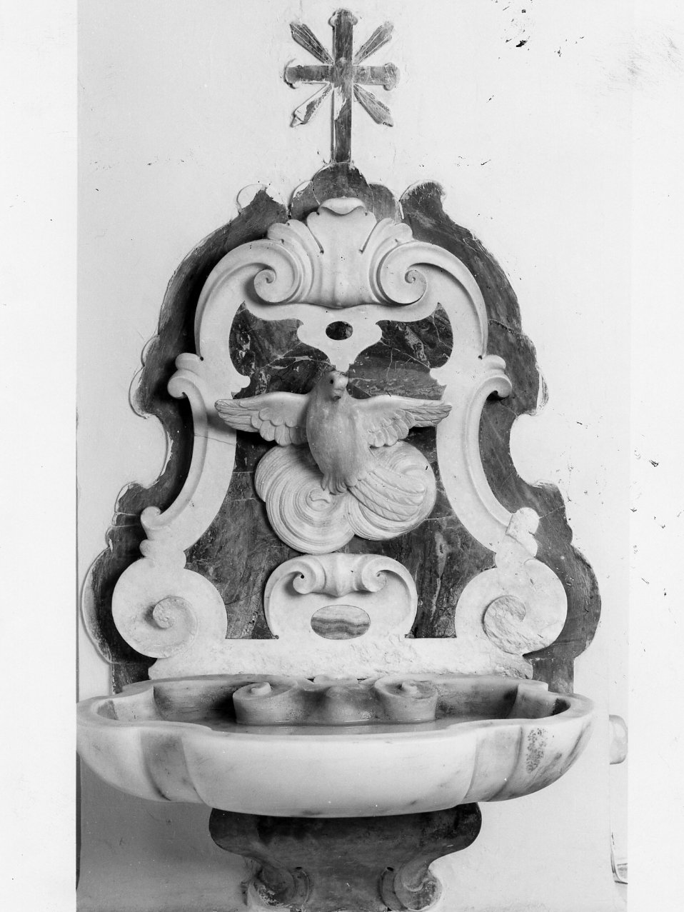 colomba dello Spirito Santo (acquasantiera - a conchiglia, serie) - bottega campana (seconda metà sec. XVIII)