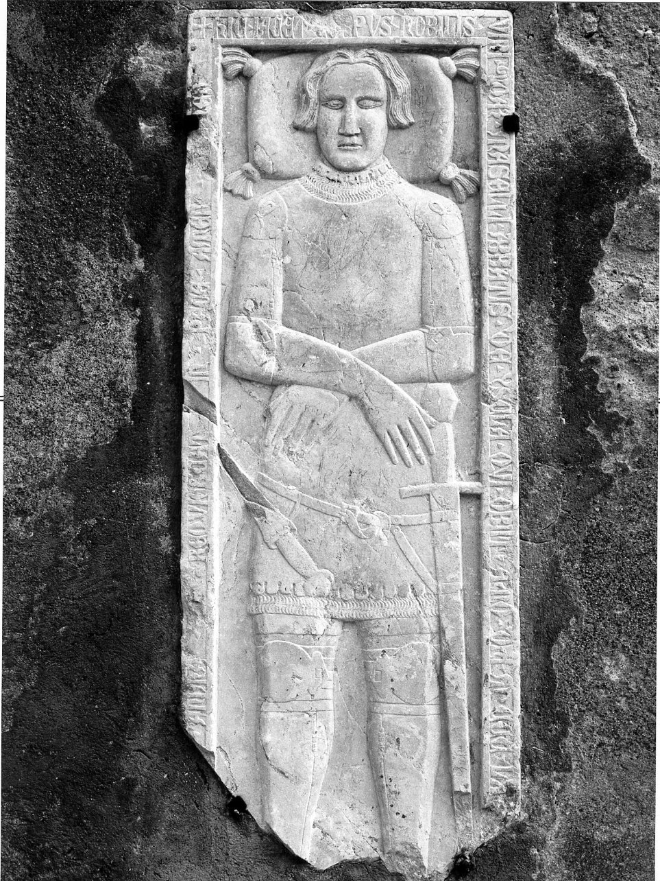 lastra tombale - bottega campana (seconda metà sec. XIV)