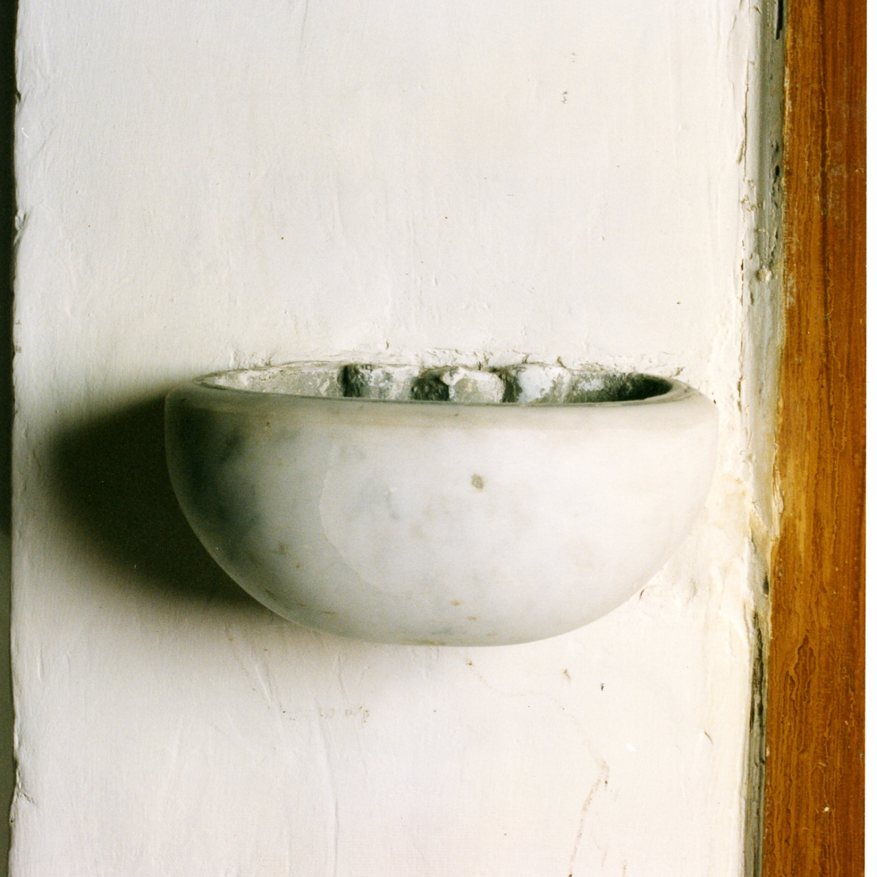 acquasantiera - a conchiglia - bottega napoletana (seconda metà sec. XVIII)