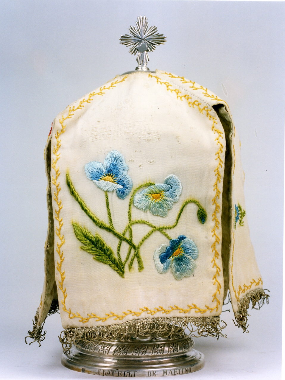 conopeo di pisside - manifattura napoletana (prima metà sec. XX)