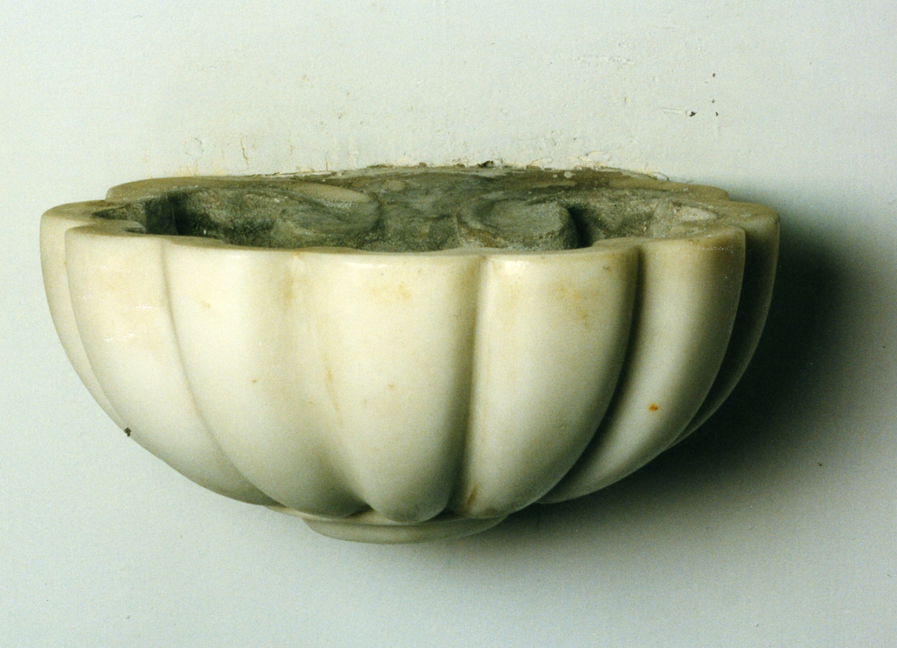 acquasantiera - a conchiglia - bottega napoletana (fine sec. XIX)