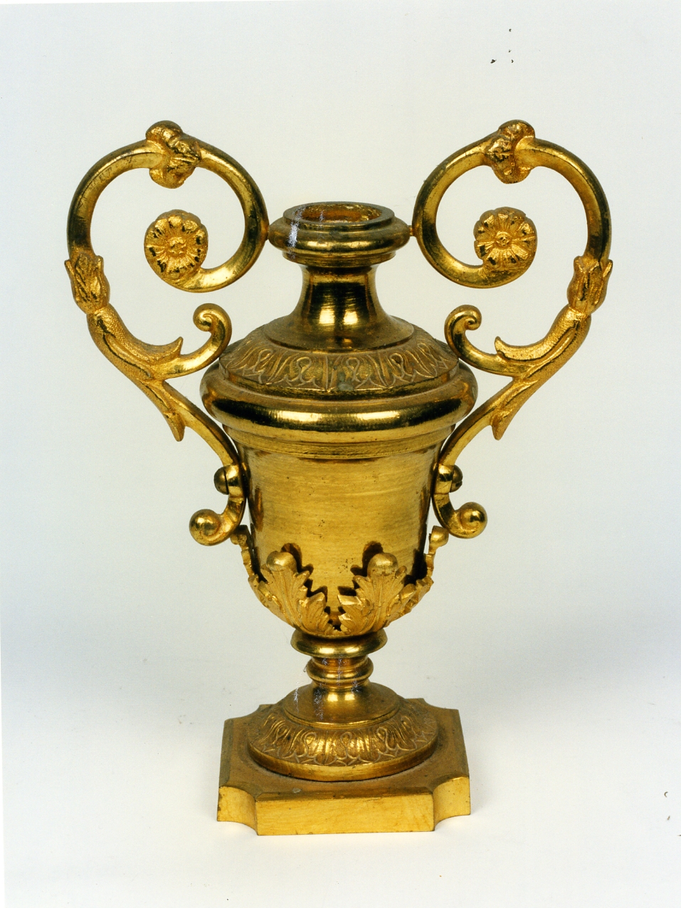 vaso d'altare con composizione floreale, serie - bottega napoletana (fine sec. XIX)