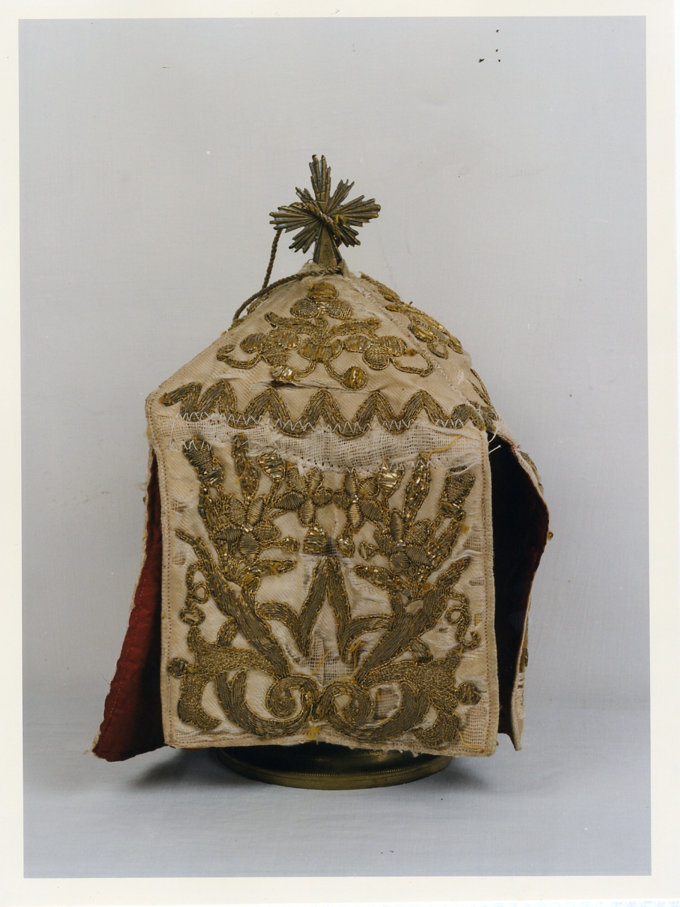 conopeo di pisside - manifattura napoletana (seconda metà sec. XVIII)