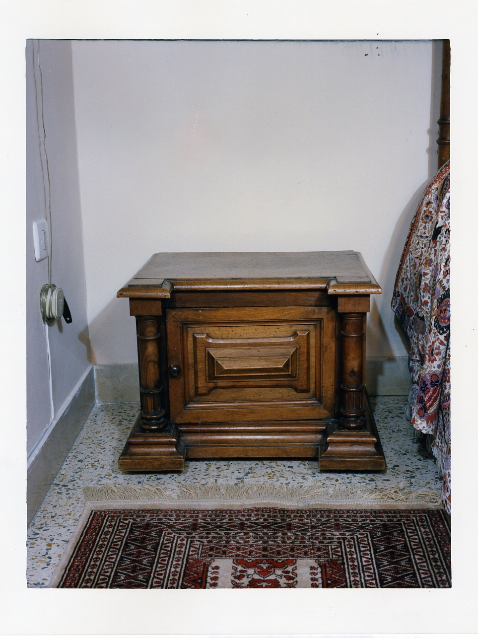 comodino - bottega napoletana (prima metà sec. XX)