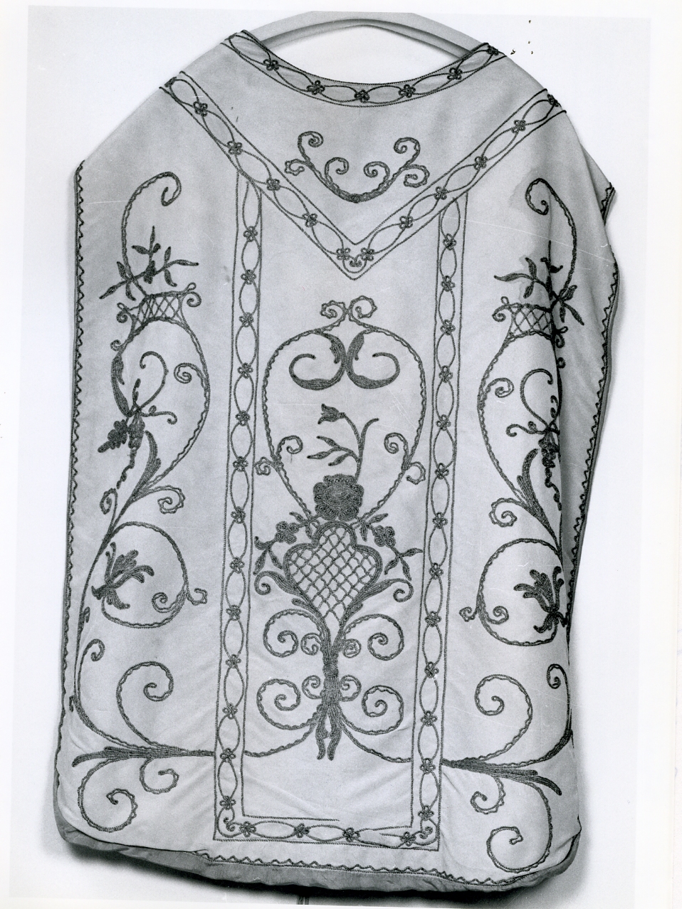 pianeta, elemento d'insieme - manifattura napoletana (seconda metà sec. XIX)