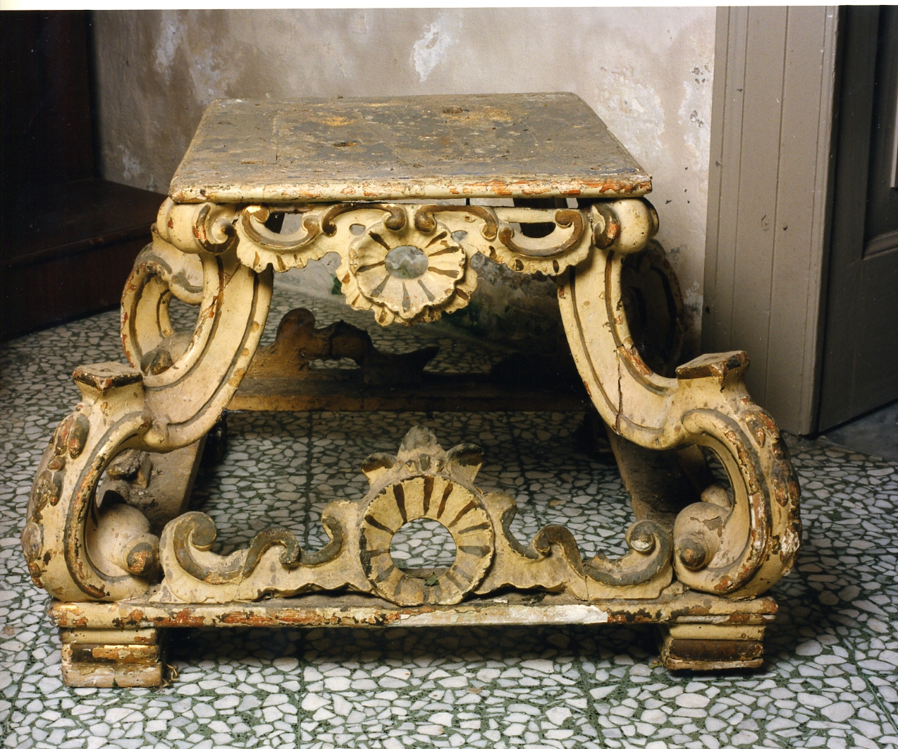 piedistallo di statua - bottega napoletana (seconda metà sec. XIX)