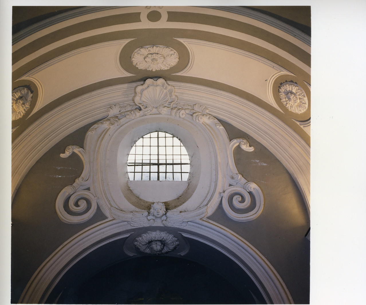 motivi decorativi a volute (decorazione plastica) - bottega napoletana (seconda metà sec. XVIII)