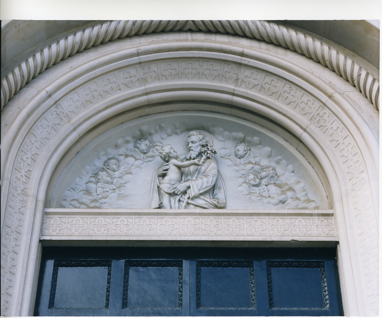 San Giuseppe e Gesù Bambino (rilievo) di Gelli Alberto (sec. XX)