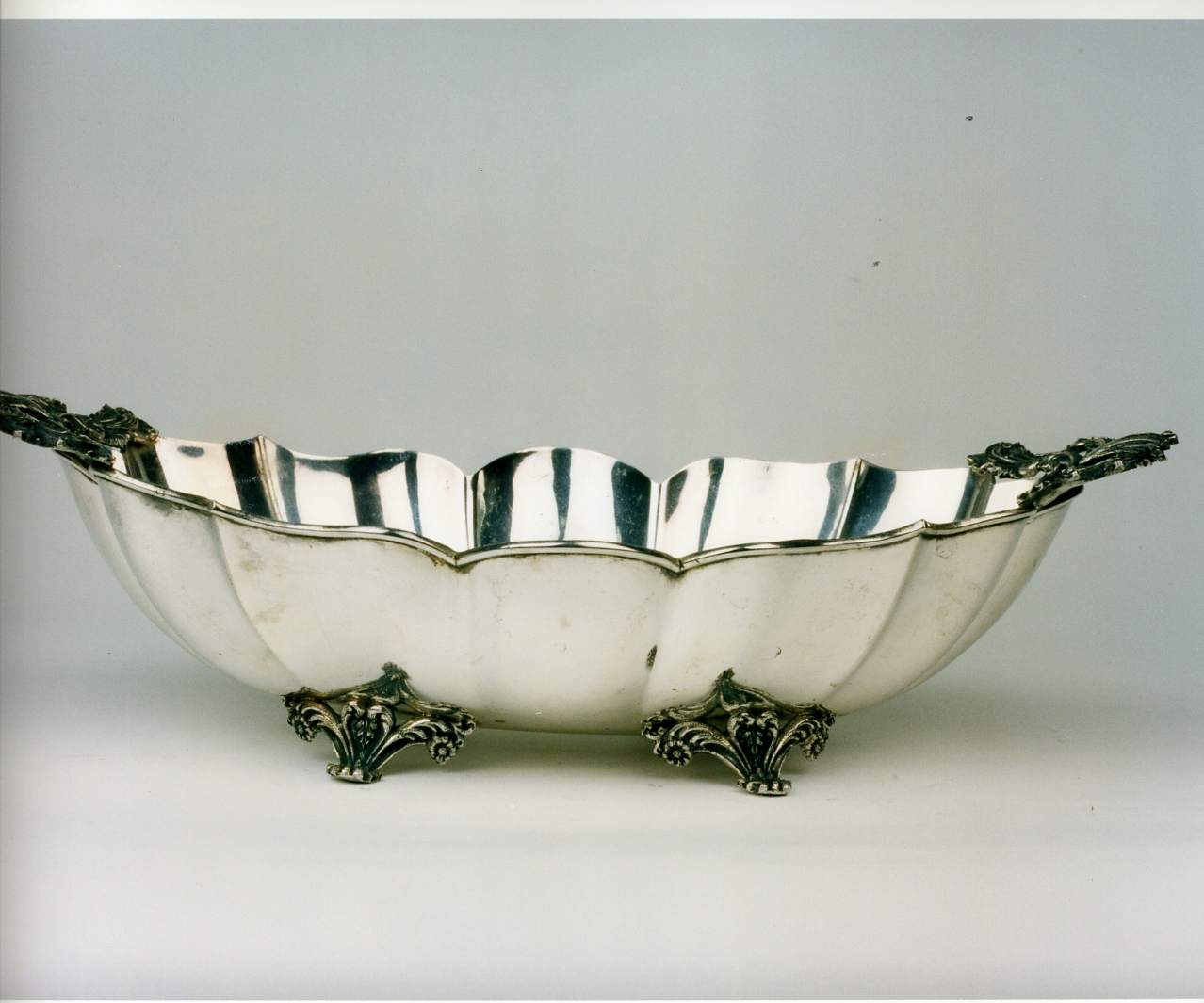 bacile, serie - bottega napoletana (ultimo quarto sec. XIX)