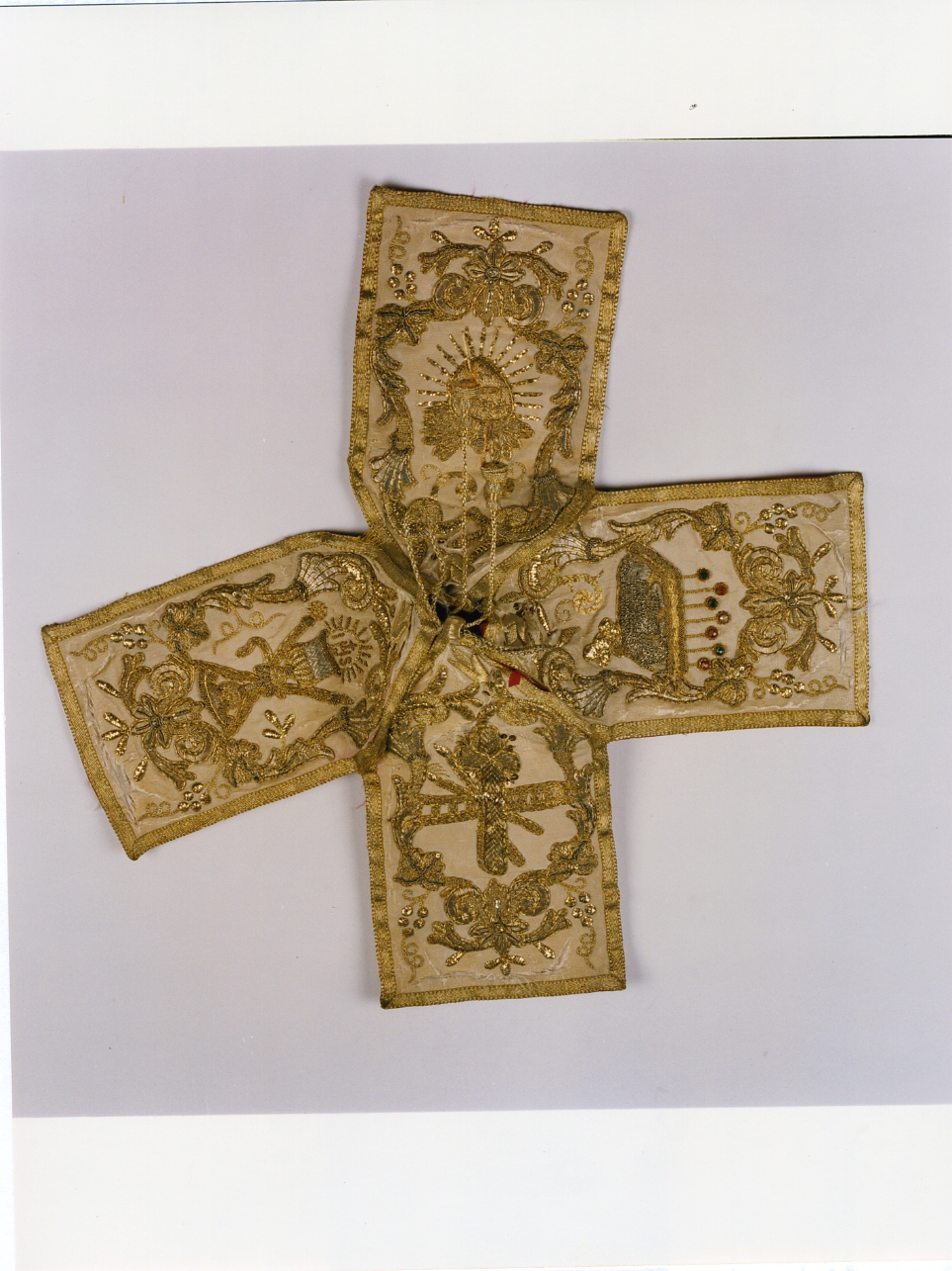 conopeo di pisside - manifattura napoletana (metà sec. XIX)