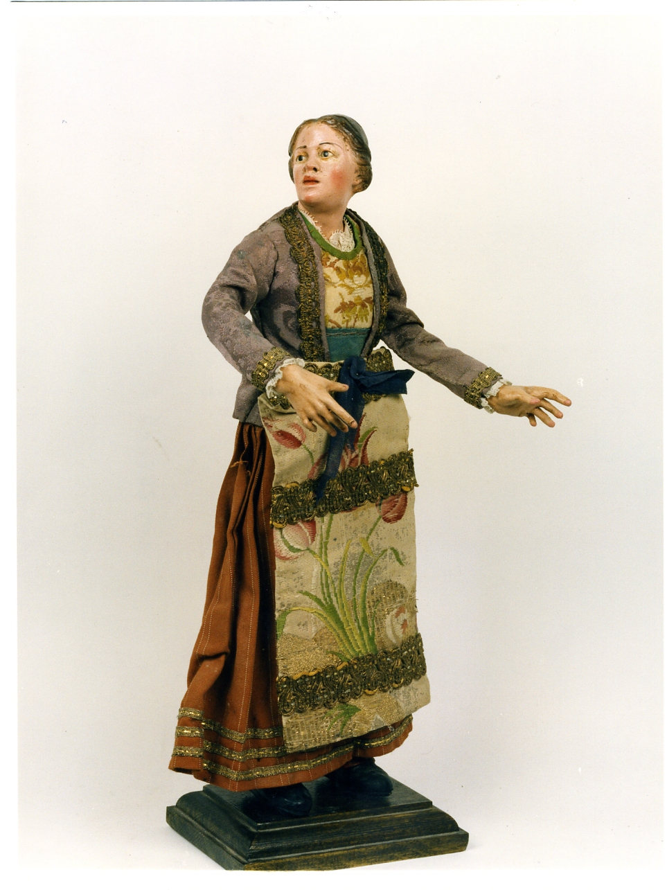 figura femminile (statuetta di presepio) - bottega napoletana (primo quarto sec. XX)
