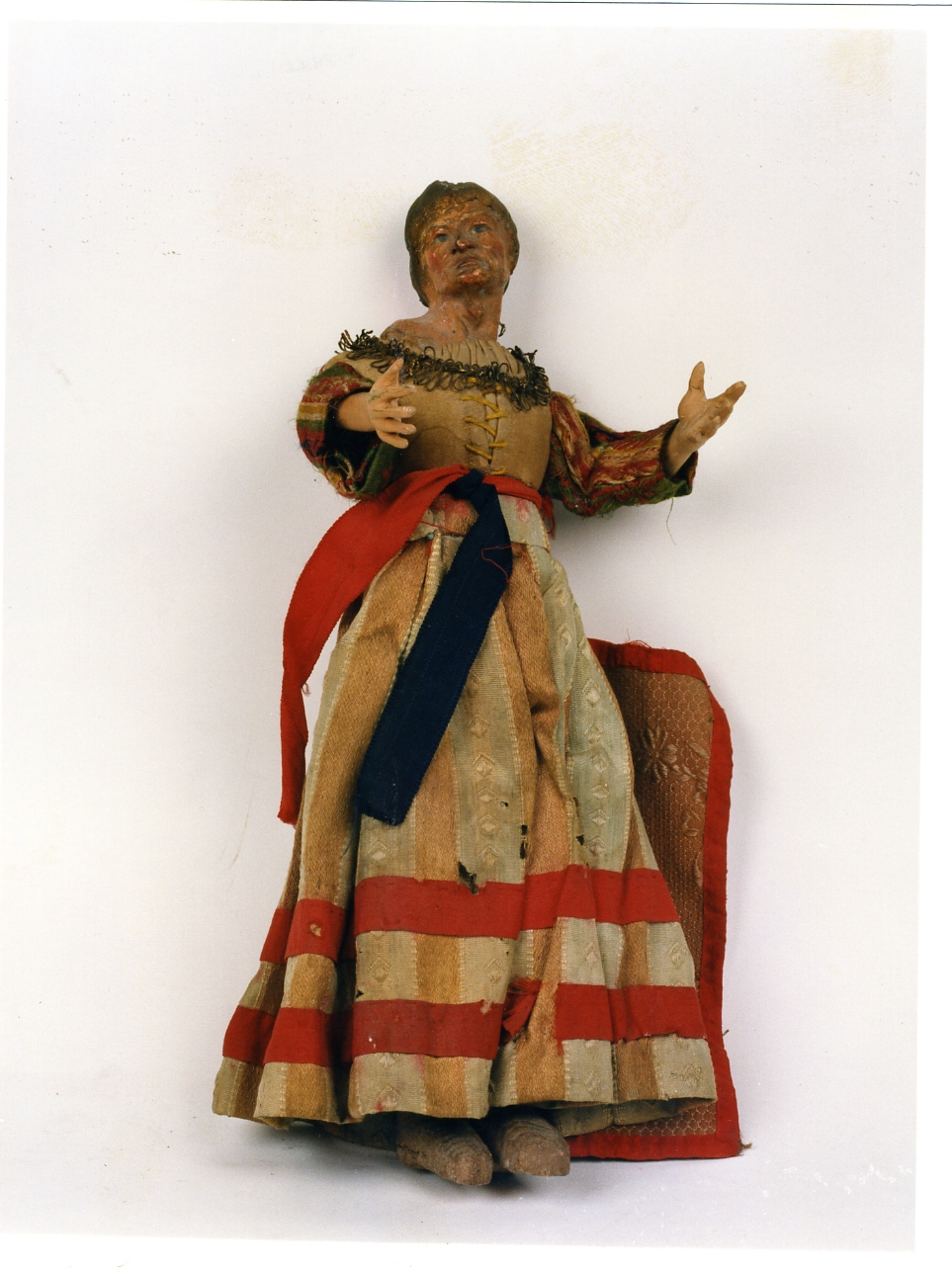 figura femminile (statuetta di presepio) - bottega napoletana (prima metà sec. XX)