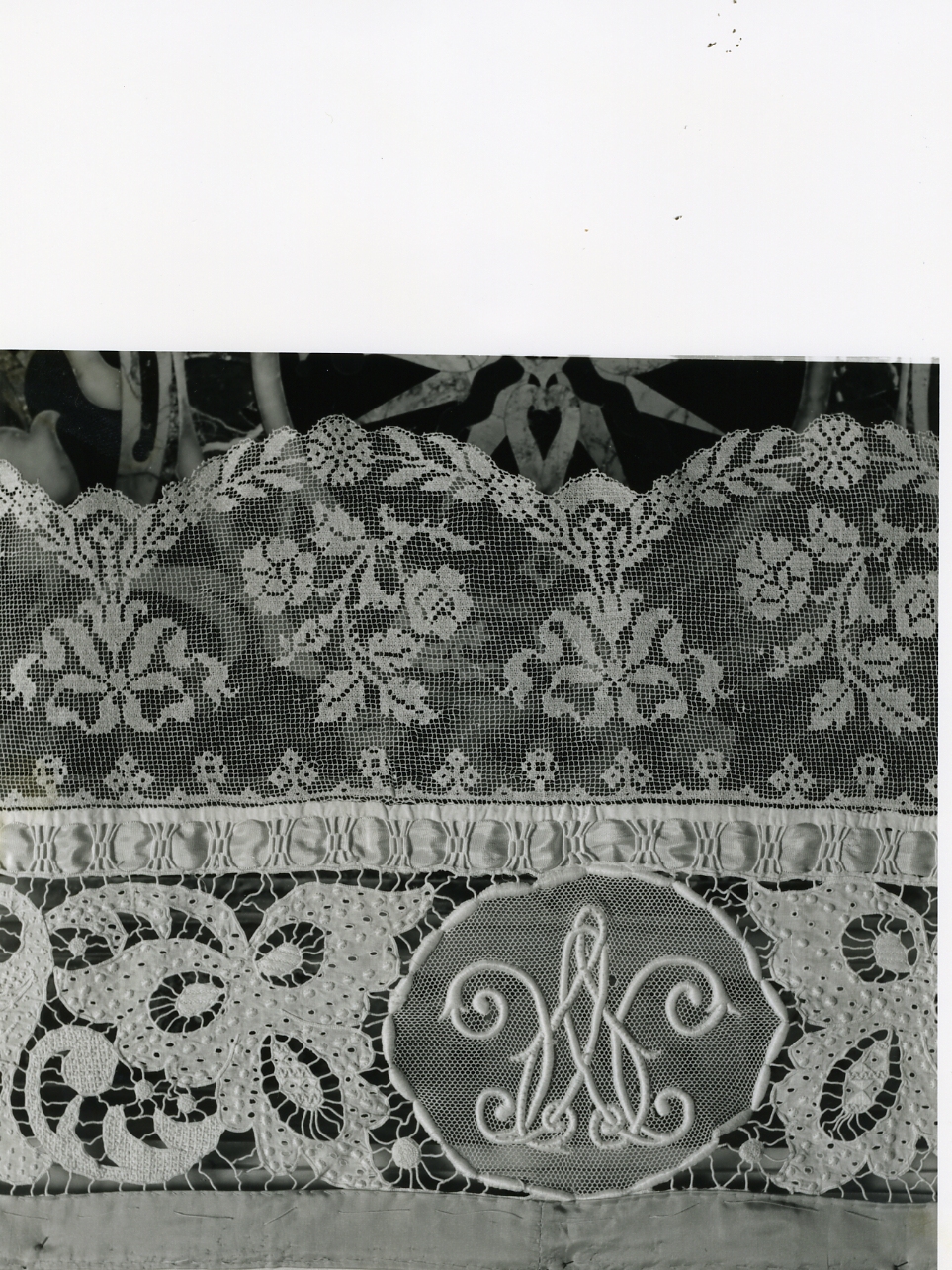 tovaglia d'altare - manifattura napoletana (seconda metà sec. XIX)