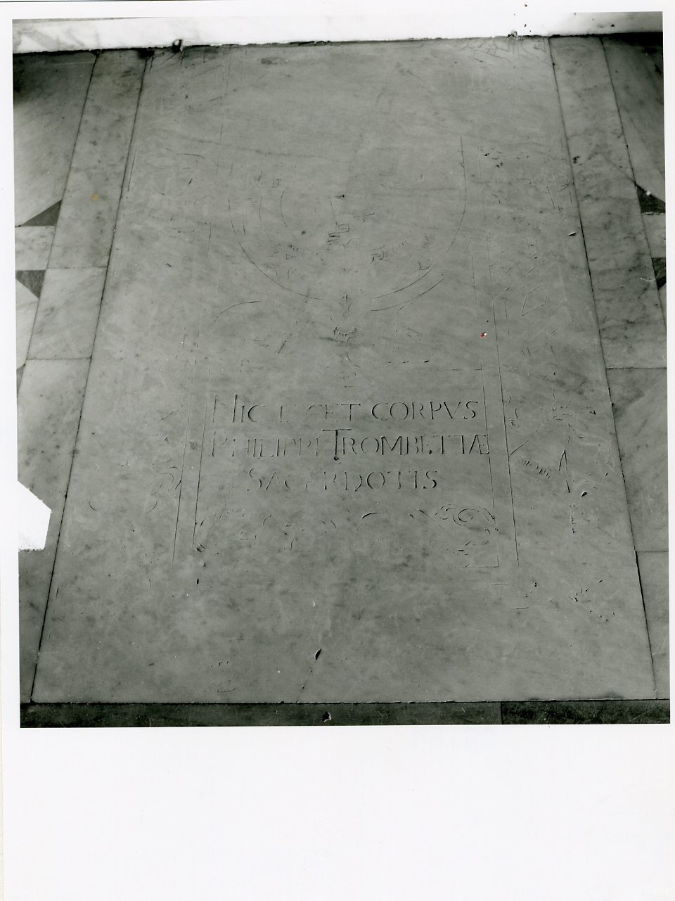 lastra tombale - bottega campana (sec. XVII)