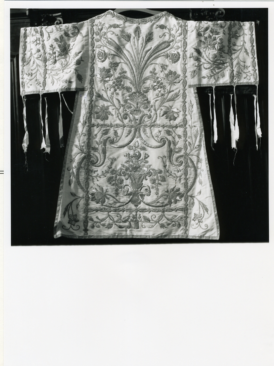 piviale, elemento d'insieme - manifattura napoletana (prima metà sec. XIX)